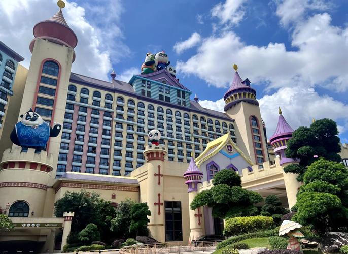 ---旅行攻略玩哪些景点吃哪些美食住哪些酒店