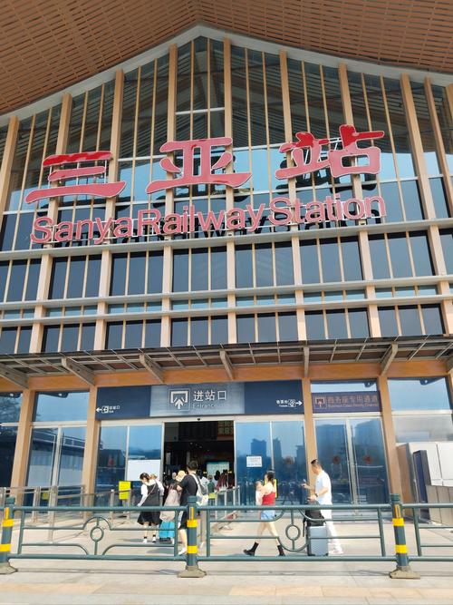 三亚动车站距离哪个景点近(三亚动车站距离哪个景点近呢)