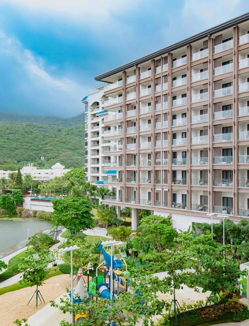 三亚火车站附近哪里景点好(三亚火车站附近的宾馆)